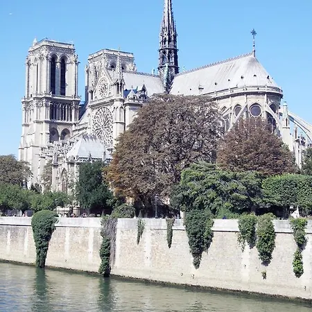 Studio Notre Dame Bievre París